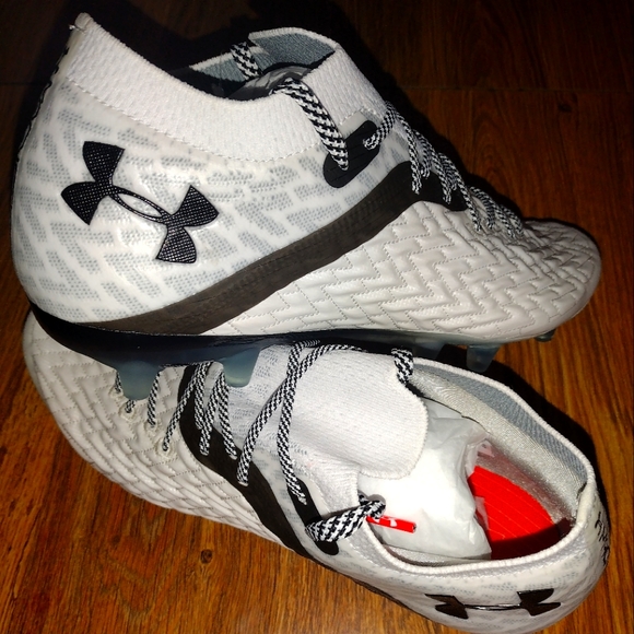 Under armour🔥 brand new Soccer Shoes - Picture 1 of 7